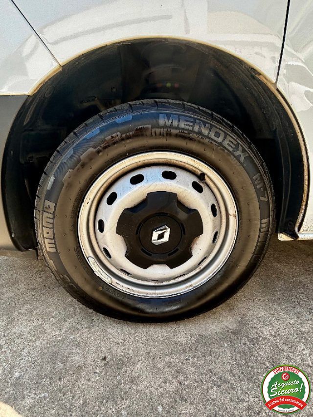 RENAULT Trafic usata, con Bracciolo