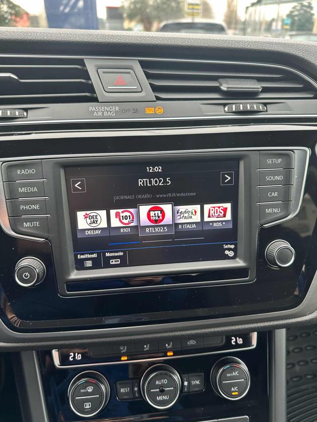 VOLKSWAGEN Touran usata, con Park Distance Control