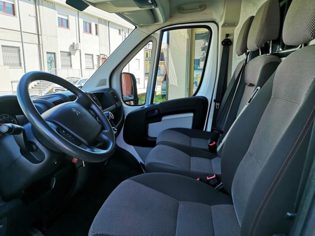 PEUGEOT Boxer usata, con USB