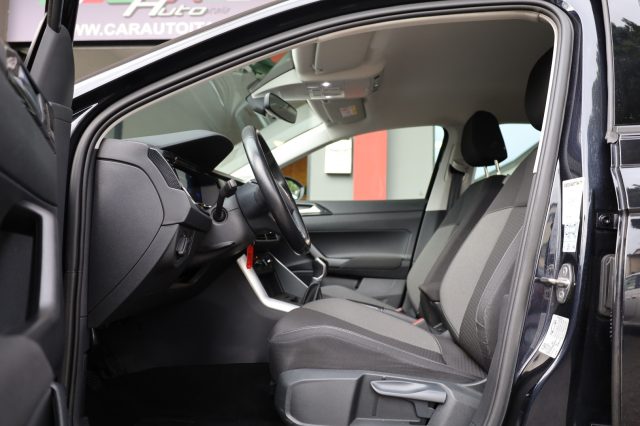 VOLKSWAGEN Taigo usata, con Hill holder