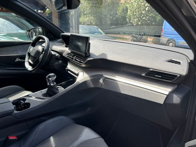 PEUGEOT 5008 usata, con Cerchi in lega