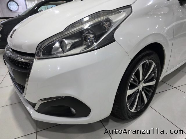 PEUGEOT 208 usata, con Sedile posteriore sdoppiato