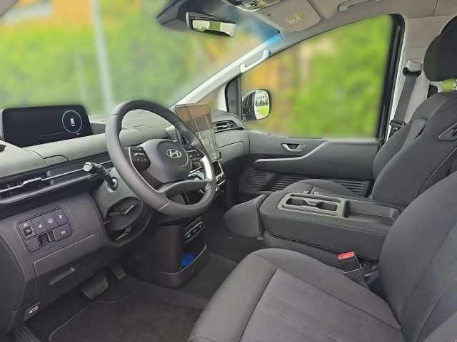HYUNDAI Staria usata, con Boardcomputer