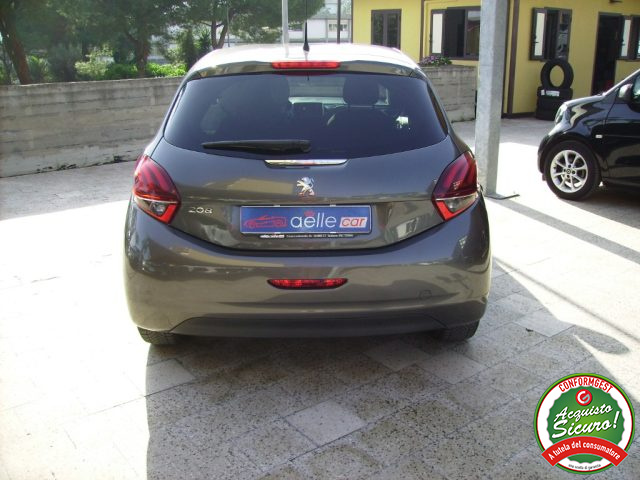 PEUGEOT 208 usata, con Autoradio