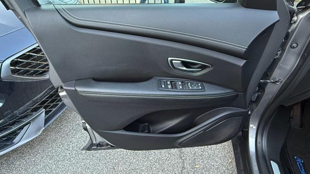 RENAULT Grand Scenic usata, con Park Distance Control