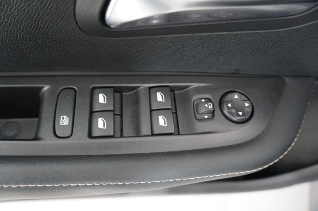 PEUGEOT 208 usata, con USB