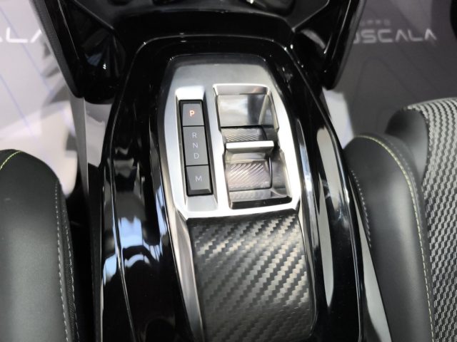PEUGEOT 2008 usata, con Volante in pelle