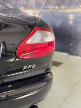 JAGUAR XK8 usata 25
