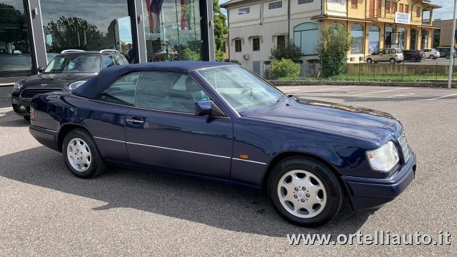 MERCEDES-BENZ E 200 usata, con Airbag