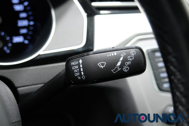 VOLKSWAGEN Passat Variant usata, con Specchietti laterali elettrici