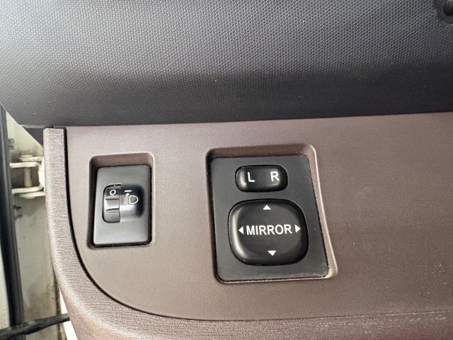 TOYOTA iQ usata, con Sensore di pioggia