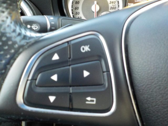 MERCEDES-BENZ CLA 180 usata 40