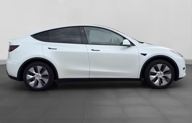 TESLA Model Y usata, con Boardcomputer