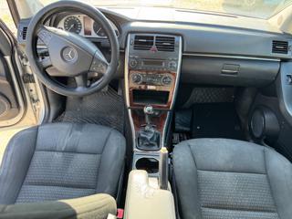 MERCEDES-BENZ B 180 usata, con Chiusura centralizzata