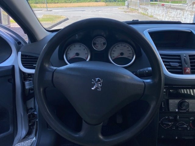 PEUGEOT 207 usata, con Autoradio