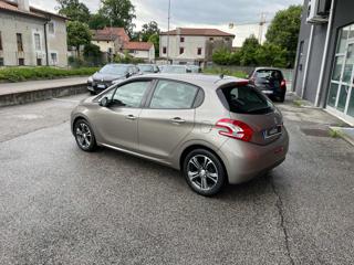 PEUGEOT 208 usata, con Autoradio
