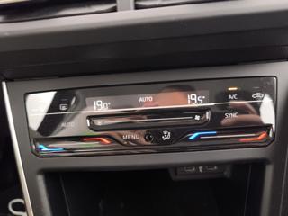 VOLKSWAGEN Taigo usata, con USB
