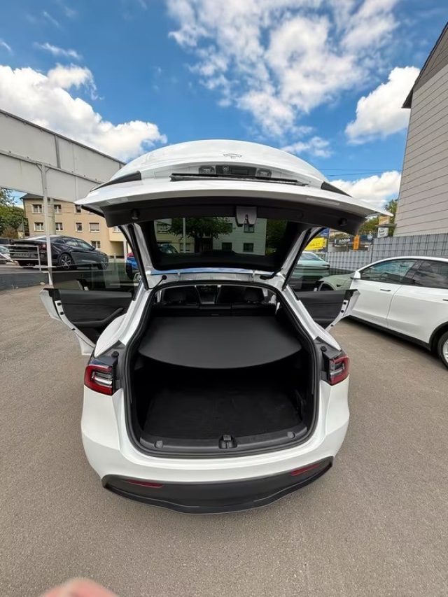 TESLA Model Y usata, con Chiusura centralizzata