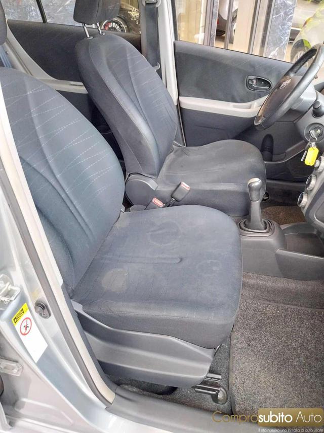 TOYOTA Yaris usata 14
