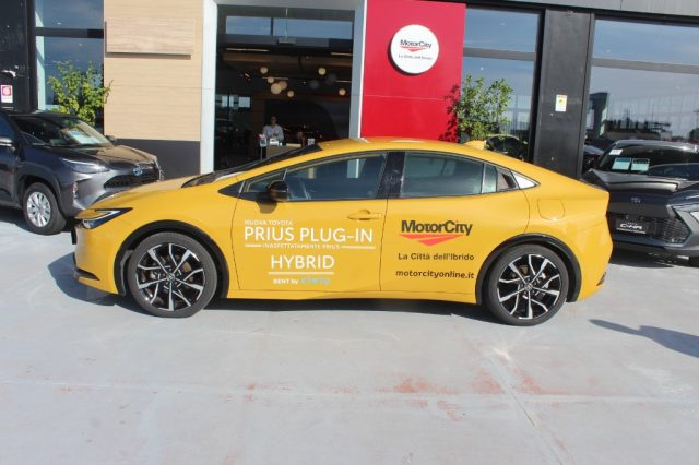 TOYOTA Prius Plug-in usata, con Autoradio