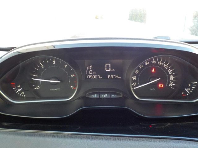 PEUGEOT 208 usata, con USB