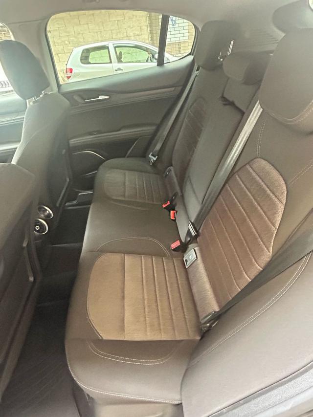 ALFA ROMEO Stelvio usata, con Sedile posteriore sdoppiato