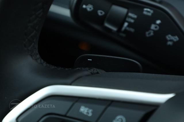 VOLKSWAGEN Passat usata, con Hill holder