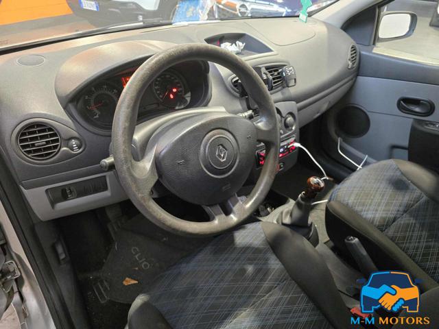 RENAULT Clio usata, con Sedile posteriore sdoppiato