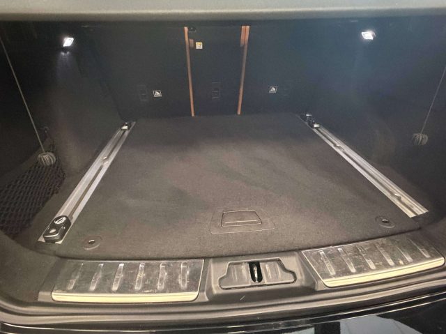 JAGUAR F-Pace usata, con Park Distance Control