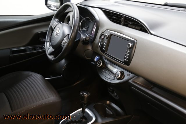 TOYOTA Yaris usata, con USB