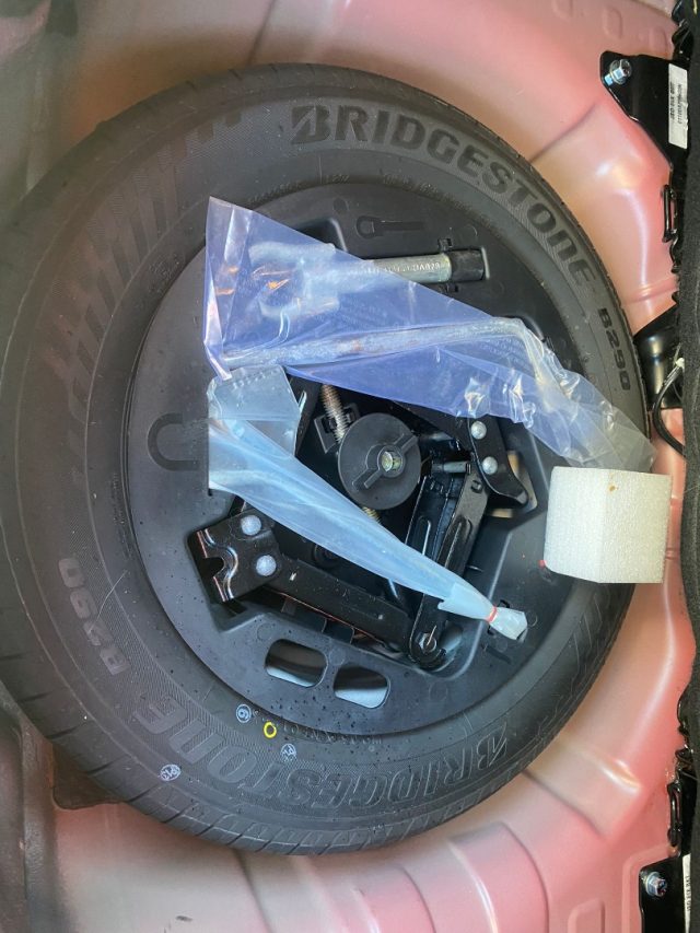 MAHINDRA KUV100 usata, con Airbag