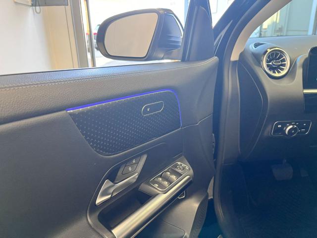 MERCEDES-BENZ GLA 180 usata, con Controllo automatico clima
