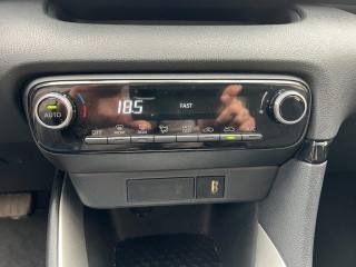 TOYOTA Yaris usata 21