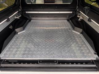 MERCEDES-BENZ X 250 usata, con Autoradio digitale