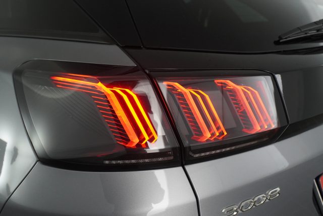 PEUGEOT 3008 usata 9