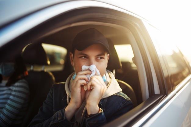 Viaggiare in auto: rischi e accortezze per le stagioni soggette ad allergeni